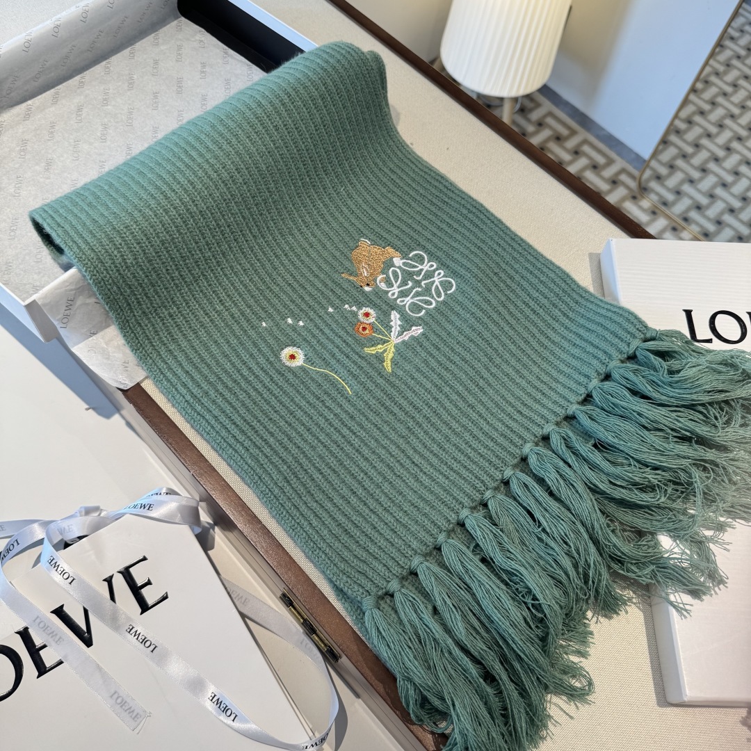 Loewe✖️Sunafujita联名款 小兔花卉刺绣流苏 原单!重磅推荐!新款针织围巾!低调的奢侈感。