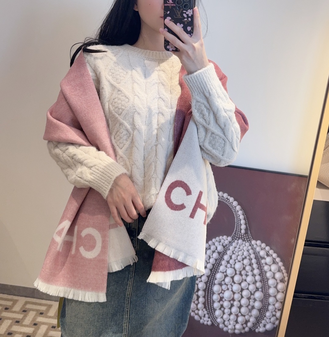 💃🏻💃🏻金丝线美翻了💖💖[流泪]【大双C LOGO披肩】御用殿堂级极品小香‼️新款专柜在售 上身才会知道