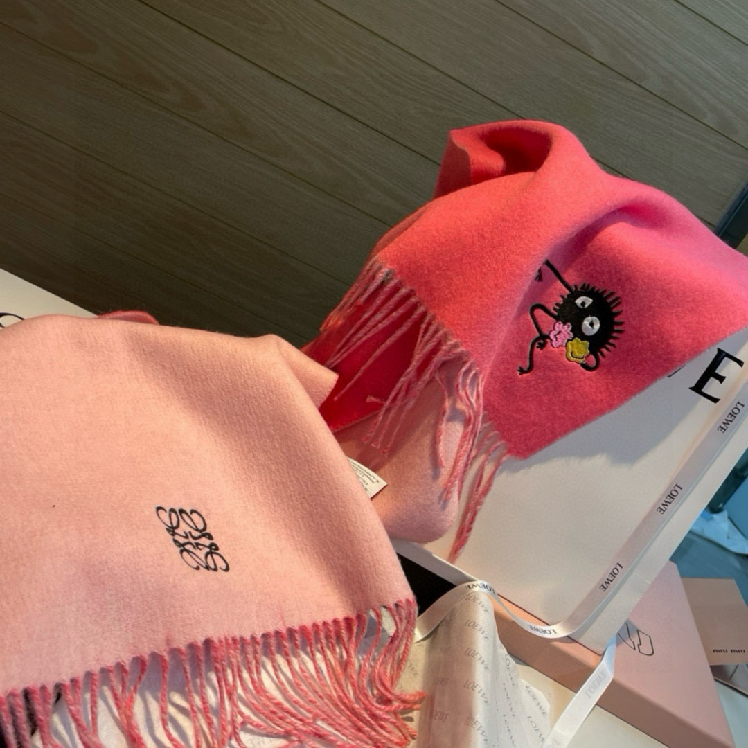 双面小病毒系列 🆕 【▪Loewe · 罗意威难得一见的温柔配色，低调又不失优雅❗】重点推荐❗双面配色，