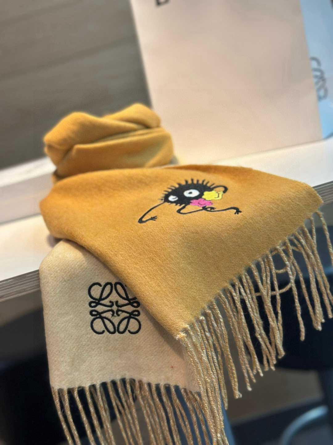 双面小病毒系列 🆕 【▪Loewe · 罗意威难得一见的温柔配色，低调又不失优雅❗】重点推荐❗双面配色，