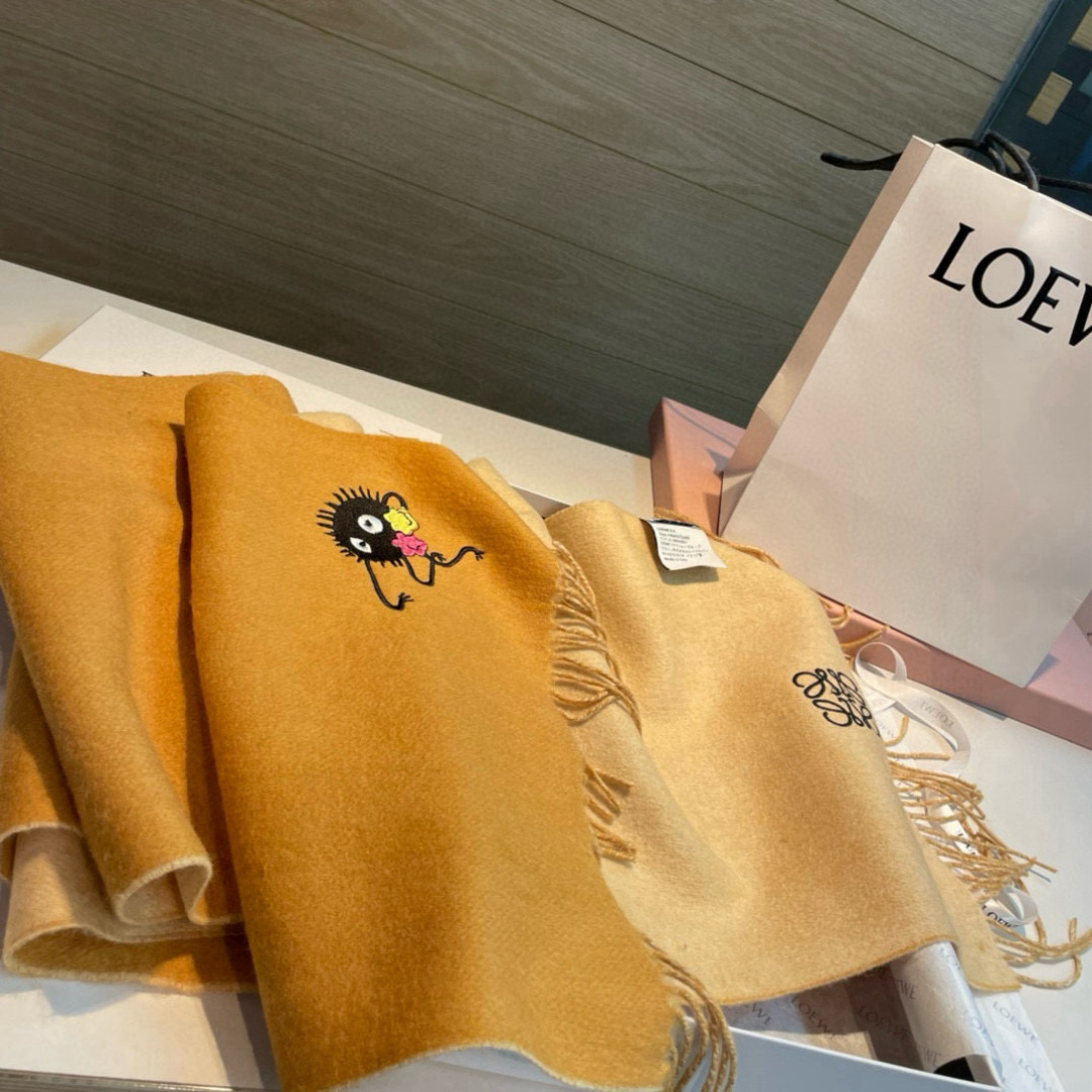 双面小病毒系列 🆕 【▪Loewe · 罗意威难得一见的温柔配色，低调又不失优雅❗】重点推荐❗双面配色，