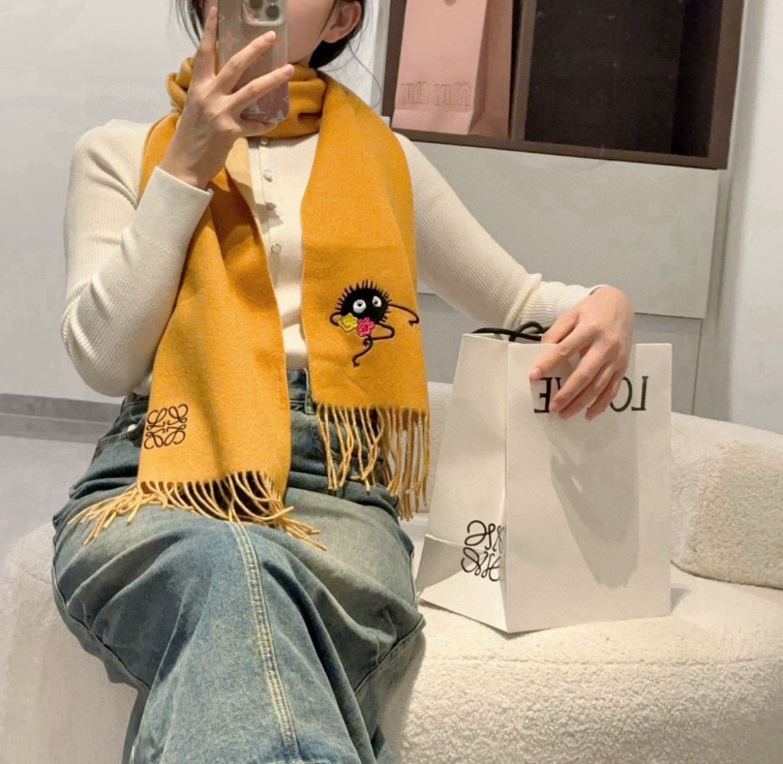 双面小病毒系列 🆕 【▪Loewe · 罗意威难得一见的温柔配色，低调又不失优雅❗】重点推荐❗双面配色，