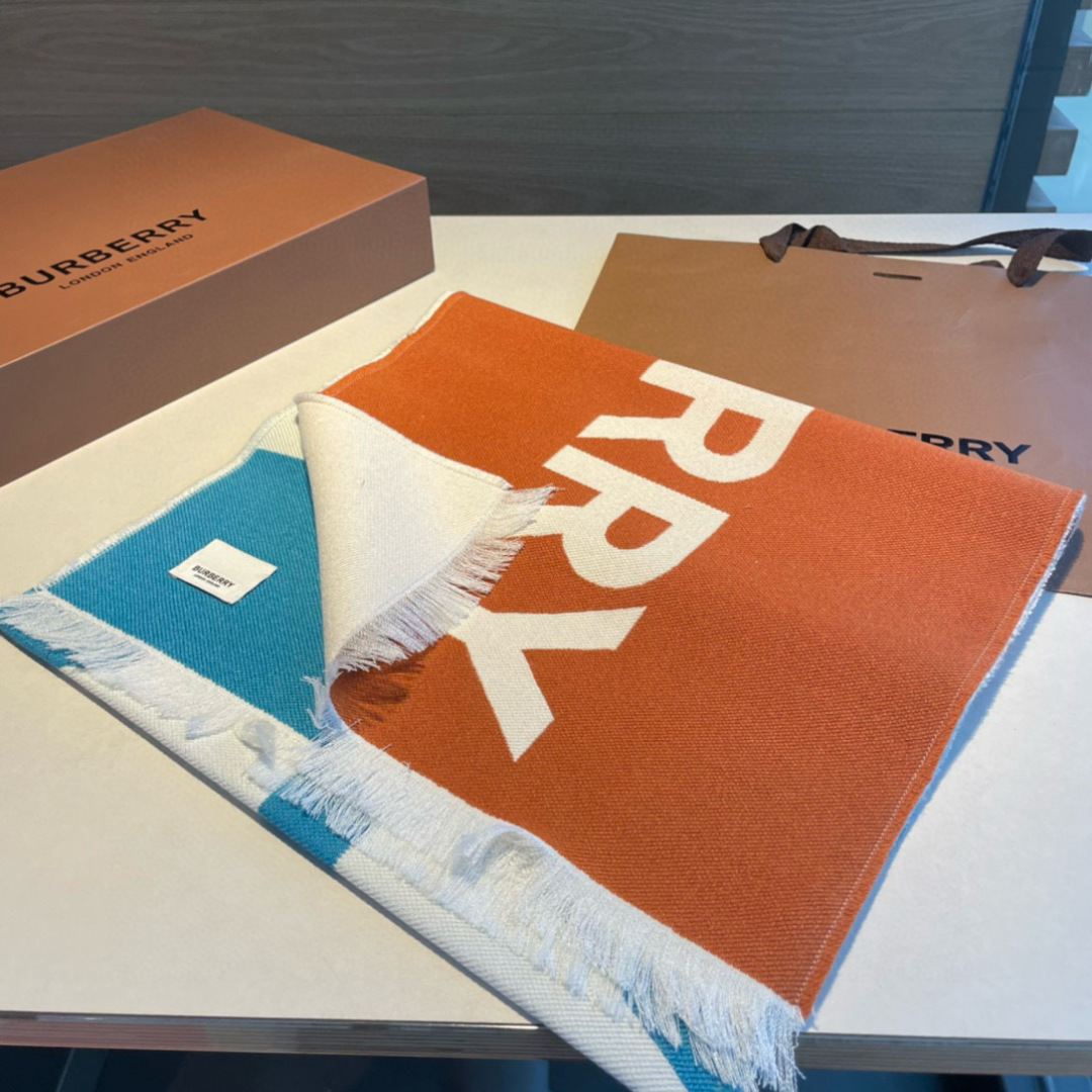 Bur难得尾单，Qc盯了一个月才拿出来的重磅极品好货，国内专柜没上的款，牛气满满TB系列限量款❗️双面提