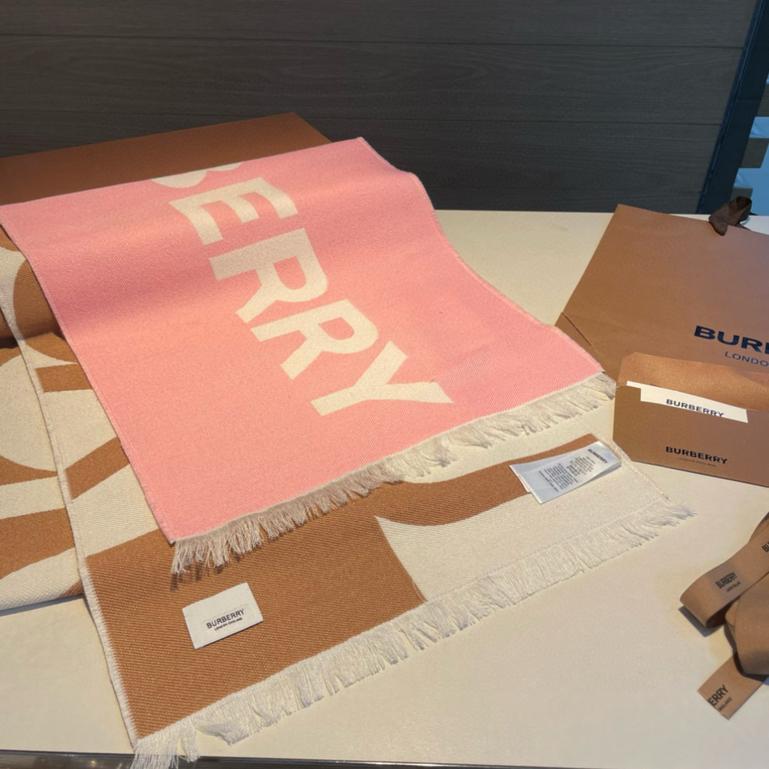 Bur难得尾单，Qc盯了一个月才拿出来的重磅极品好货，国内专柜没上的款，牛气满满TB系列限量款❗️双面提