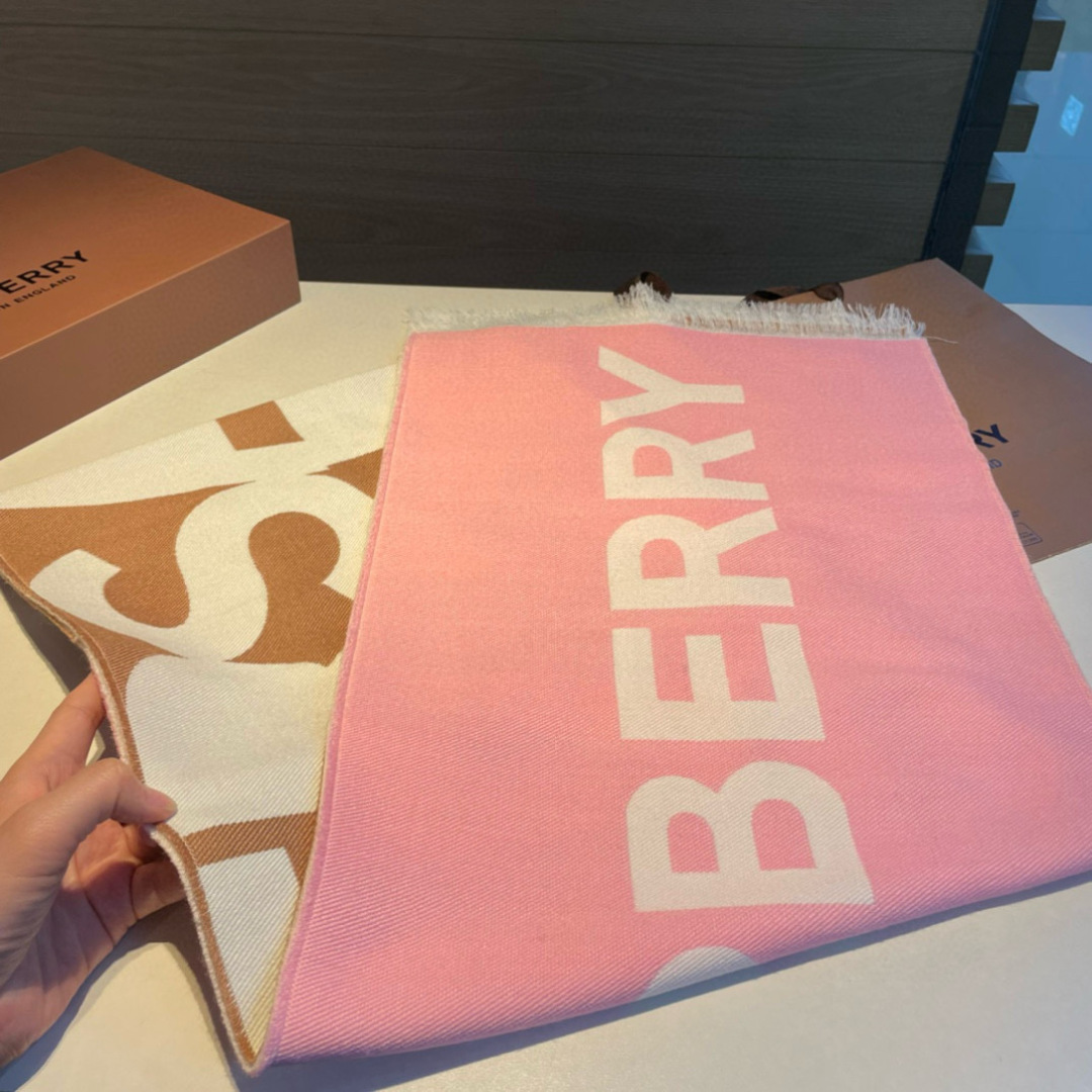 Bur难得尾单，Qc盯了一个月才拿出来的重磅极品好货，国内专柜没上的款，牛气满满TB系列限量款❗️双面提