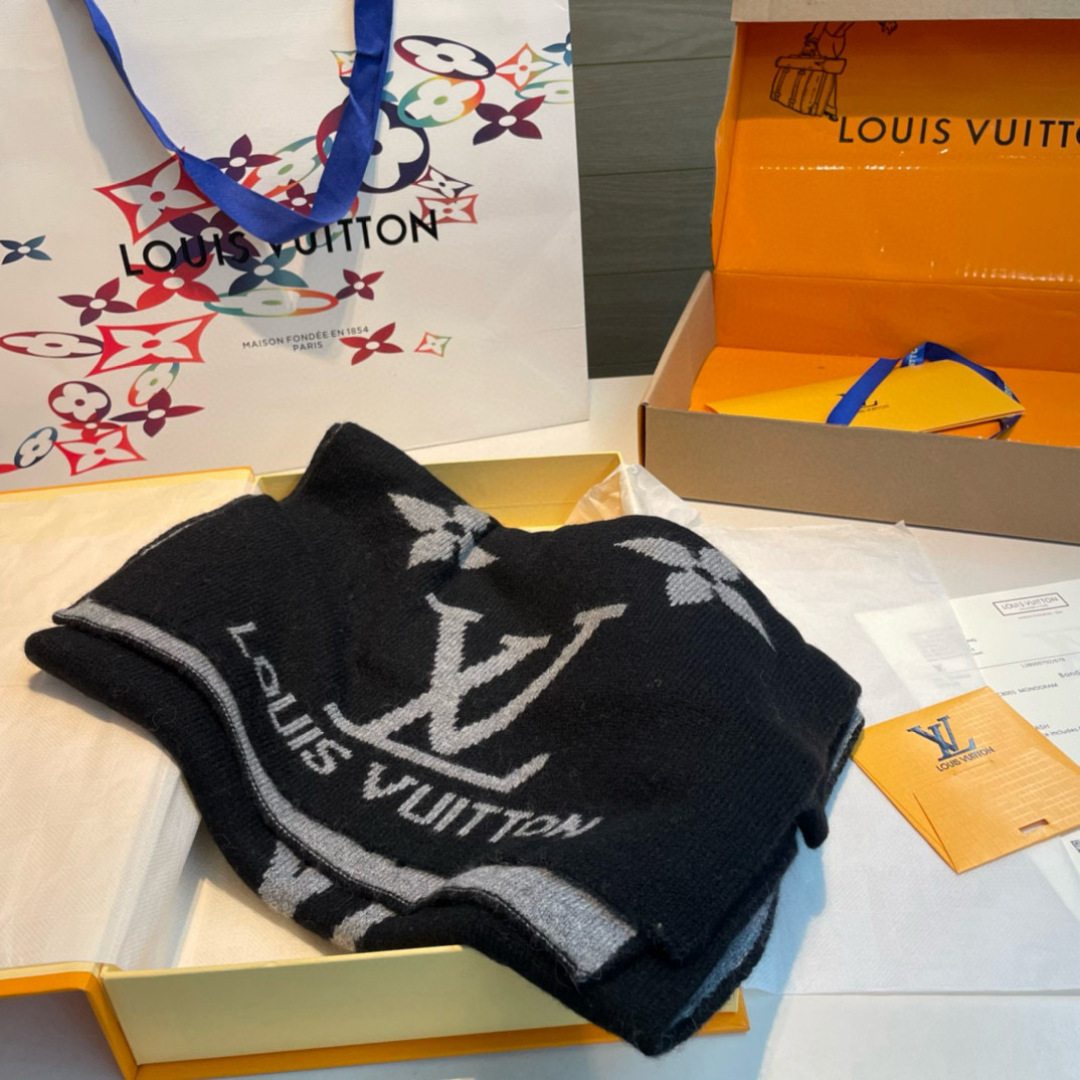 爆款上新 情侣款👍👍LV 独家牛货🐂 奢华尽在尺寸之间，高端品质‼️具有超高羊绒品质才会被此品牌青睐‼️