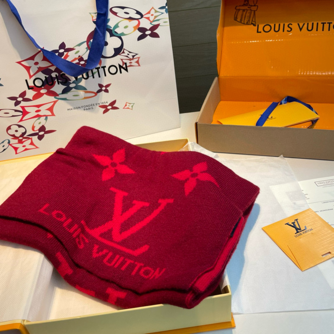 爆款上新 情侣款👍👍LV 独家牛货🐂 奢华尽在尺寸之间，高端品质‼️具有超高羊绒品质才会被此品牌青睐‼️