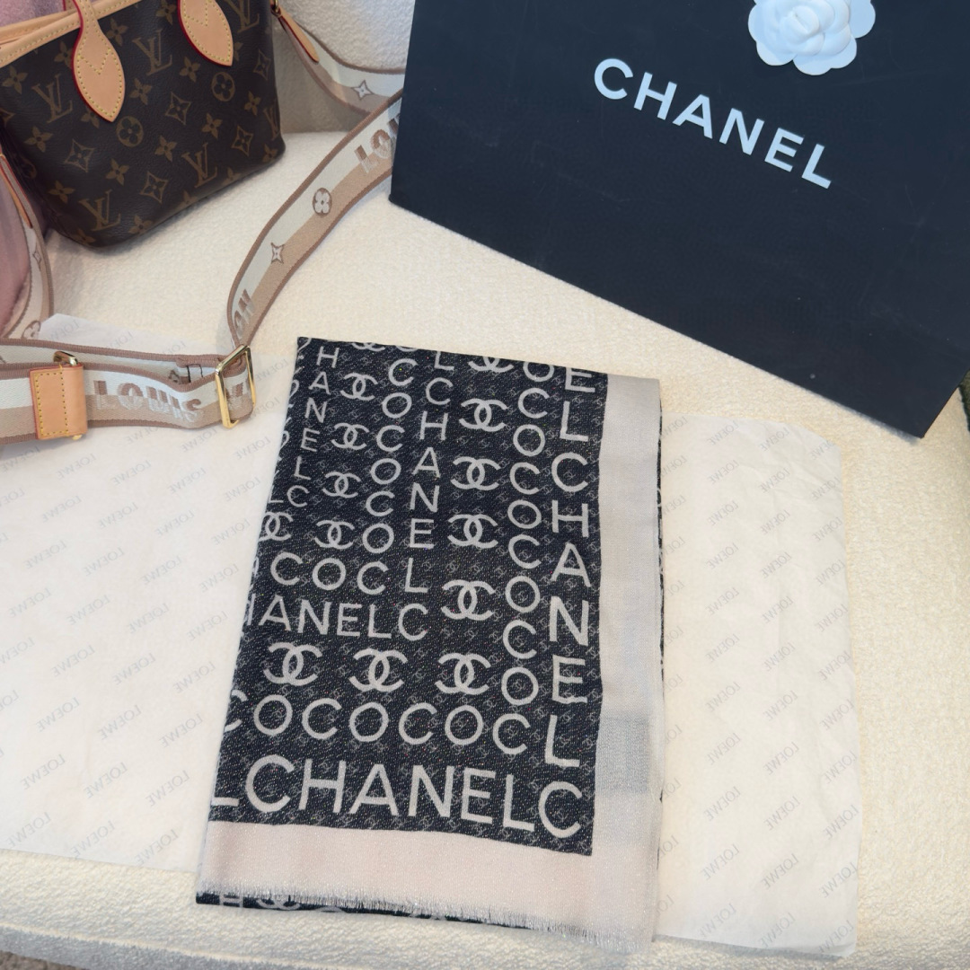 会发光发亮的围巾银丝羊绒长巾✨专柜同步‼️真心赞‼️驴家路易威登经典 Monogram 图案搭配彩色边框