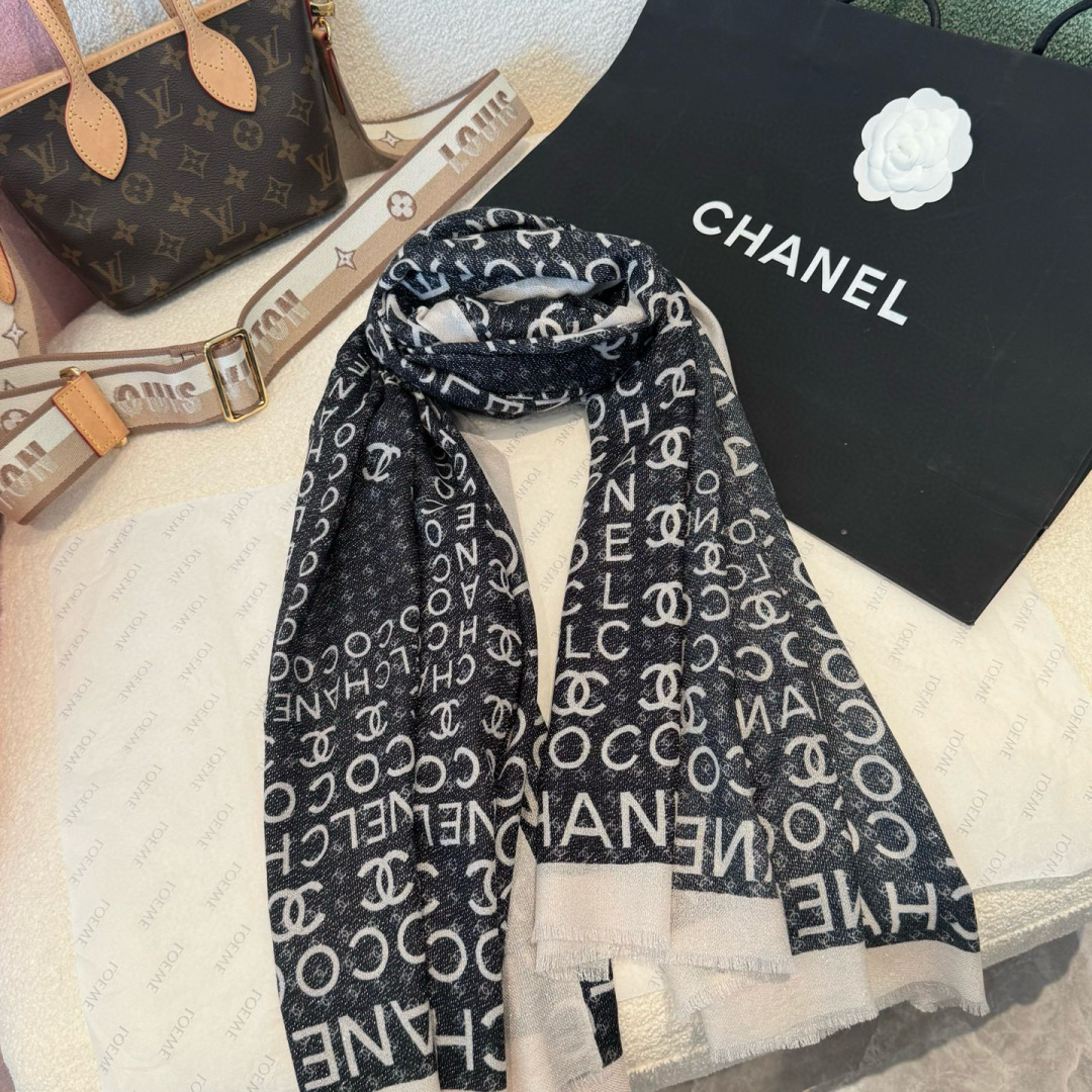 会发光发亮的围巾银丝羊绒长巾✨专柜同步‼️真心赞‼️驴家路易威登经典 Monogram 图案搭配彩色边框
