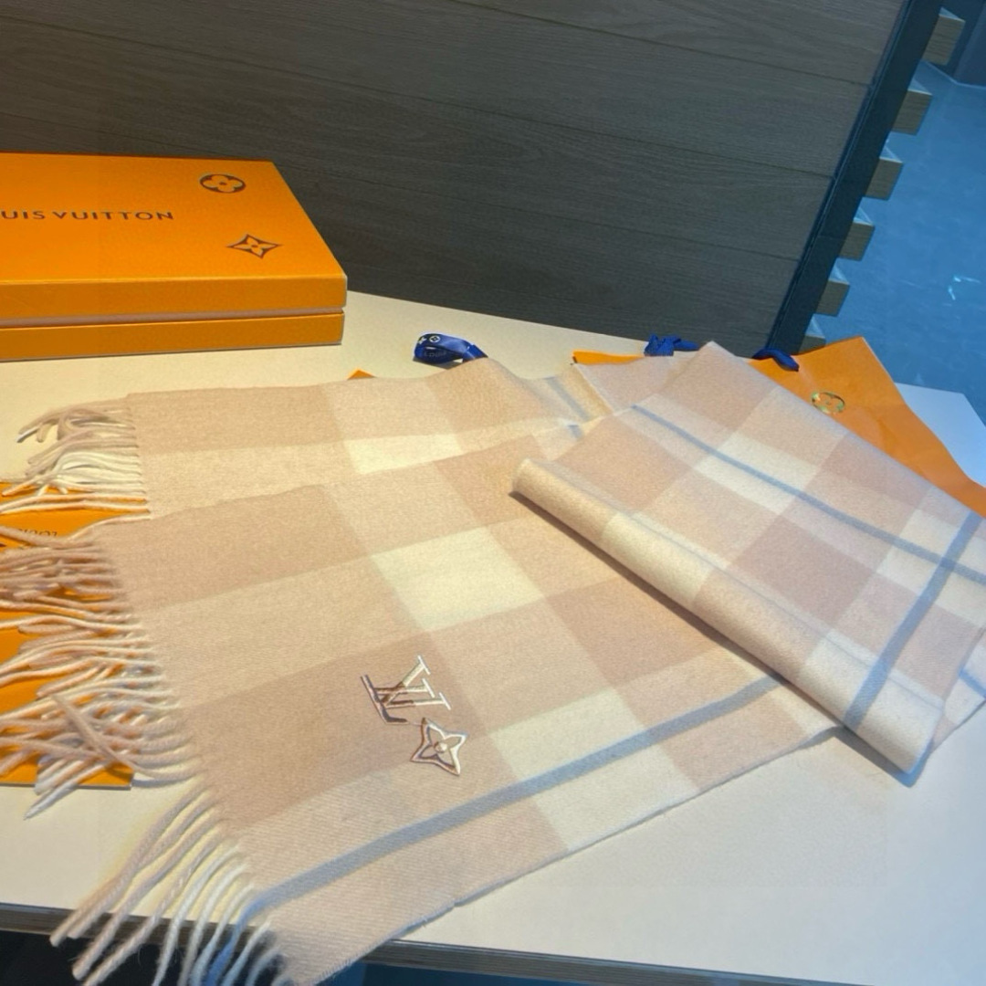 【▪️家属福利来了！！Lv 高端重磅男士围巾！】怒赞推荐，激动~！！下手绝对要快，同步专柜，最高端的男士