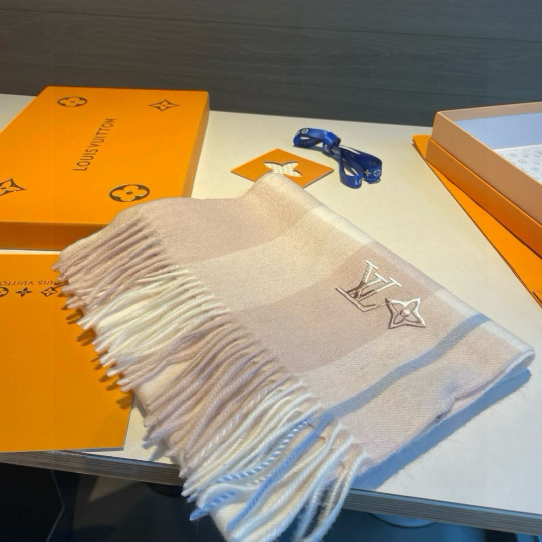 【▪️家属福利来了！！Lv 高端重磅男士围巾！】怒赞推荐，激动~！！下手绝对要快，同步专柜，最高端的男士
