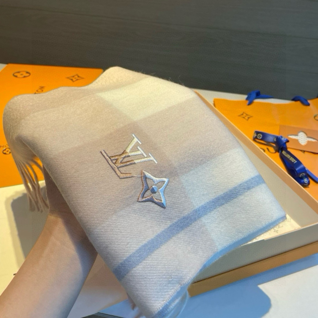 【▪️家属福利来了！！Lv 高端重磅男士围巾！】怒赞推荐，激动~！！下手绝对要快，同步专柜，最高端的男士