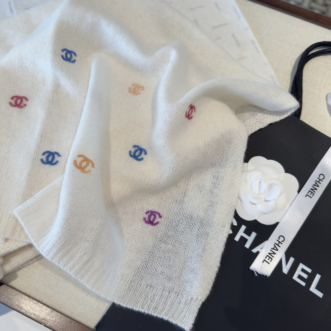 宅女同款Chanel24a小香绵羊毛彩虹🌈珠片围巾披肩尺寸：65cm*180cm