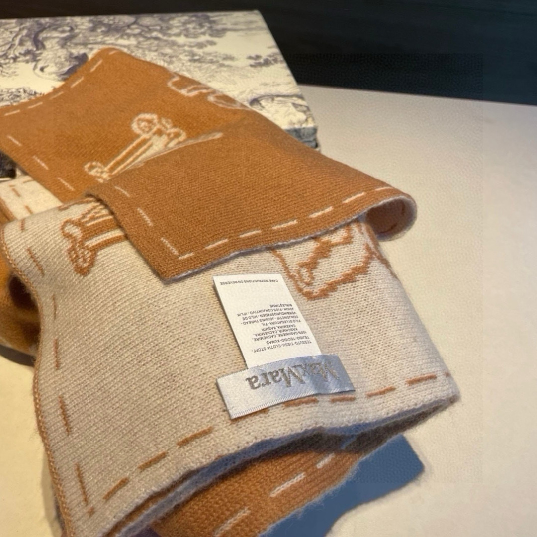 🆕✨MaxMara经典针织羊绒围巾❗来个硬货.麻溜的安排上.纯正出口❗原订单已经交货一批，其中一批刚过海