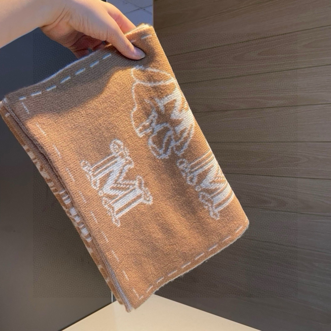 🆕✨MaxMara经典针织羊绒围巾❗来个硬货.麻溜的安排上.纯正出口❗原订单已经交货一批，其中一批刚过海