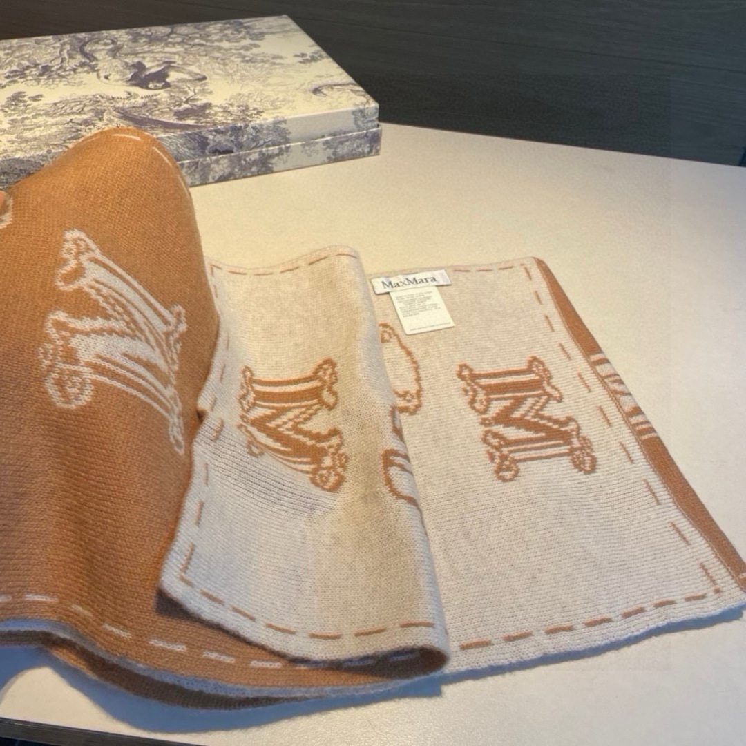 🆕✨MaxMara经典针织羊绒围巾❗来个硬货.麻溜的安排上.纯正出口❗原订单已经交货一批，其中一批刚过海