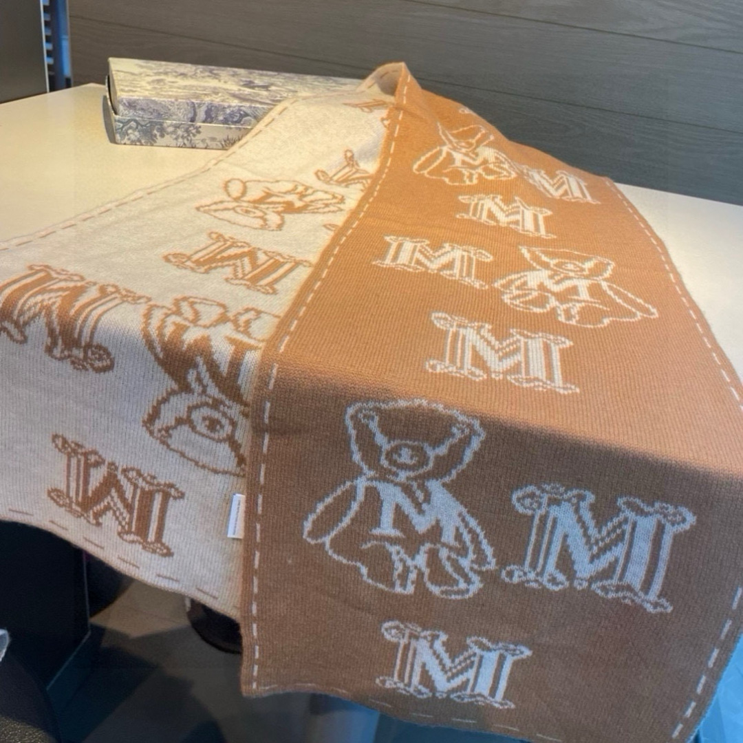 🆕✨MaxMara经典针织羊绒围巾❗来个硬货.麻溜的安排上.纯正出口❗原订单已经交货一批，其中一批刚过海