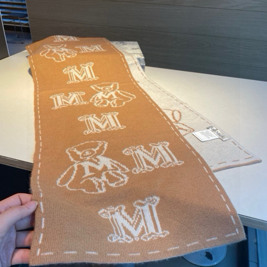 🆕✨MaxMara经典针织羊绒围巾❗来个硬货.麻溜的安排上.纯正出口❗原订单已经交货一批，其中一批刚过海