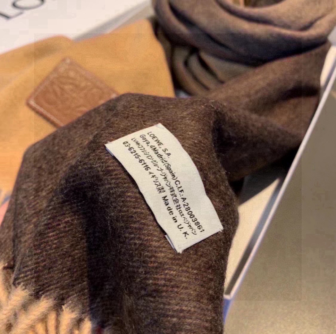 🆕【❗️怒赞强推❗️】数量极其有限❗️男人们女人们的精品‼️ LOEWE专柜最新限量logo，皮质经典标