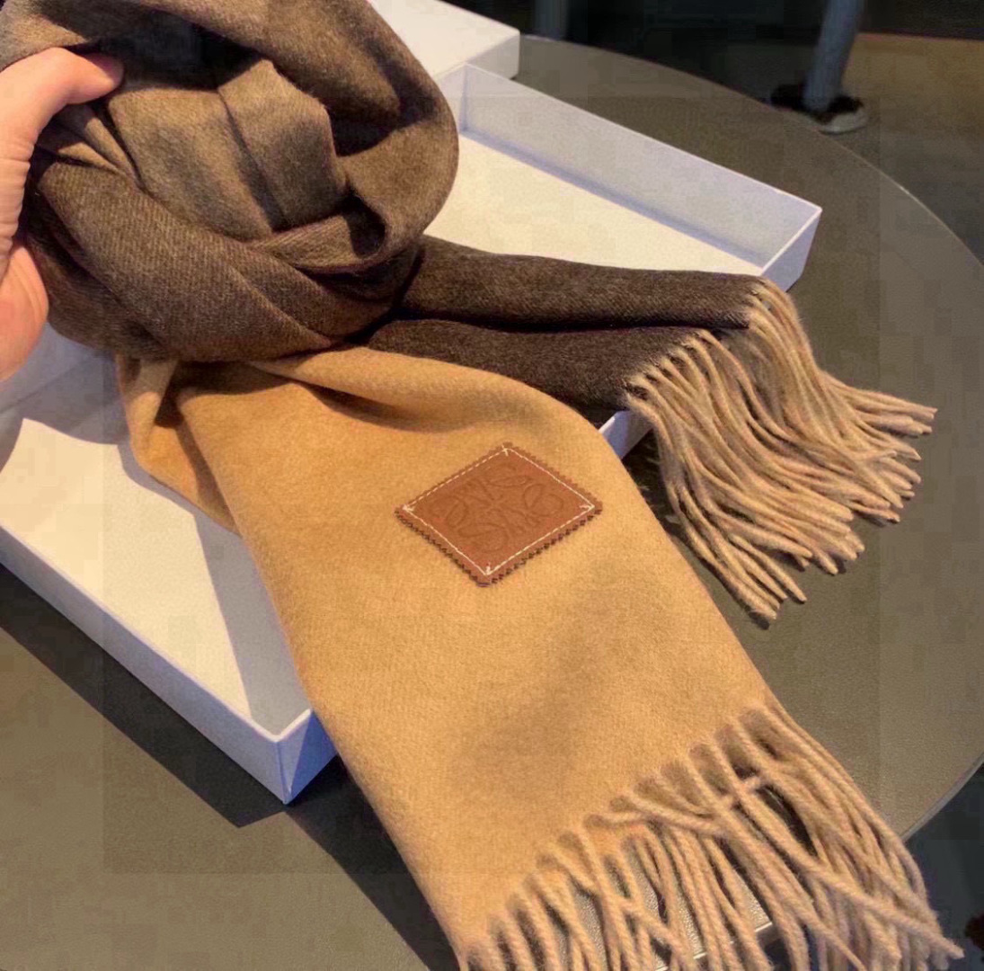 🆕【❗️怒赞强推❗️】数量极其有限❗️男人们女人们的精品‼️ LOEWE专柜最新限量logo，皮质经典标