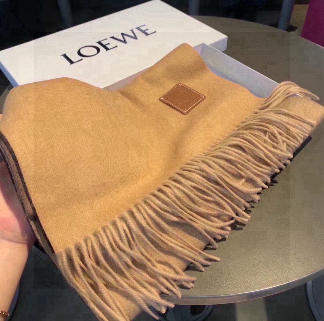 🆕【❗️怒赞强推❗️】数量极其有限❗️男人们女人们的精品‼️ LOEWE专柜最新限量logo，皮质经典标