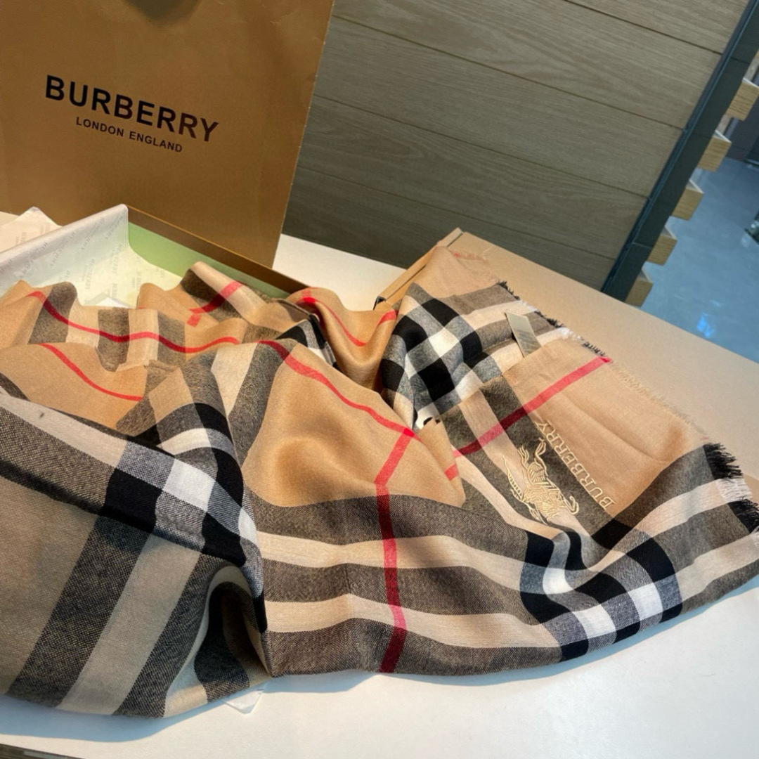 😘😘【英伦格纹】⚜️burberry殿堂级御用推荐❗️出口英国的订单！最新经典混纺系列。来的太是时候了❗