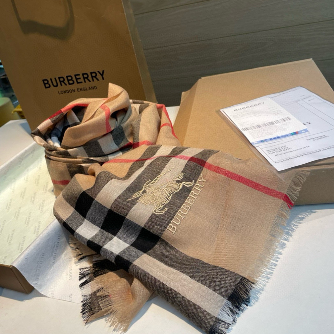 😘😘【英伦格纹】⚜️burberry殿堂级御用推荐❗️出口英国的订单！最新经典混纺系列。来的太是时候了❗