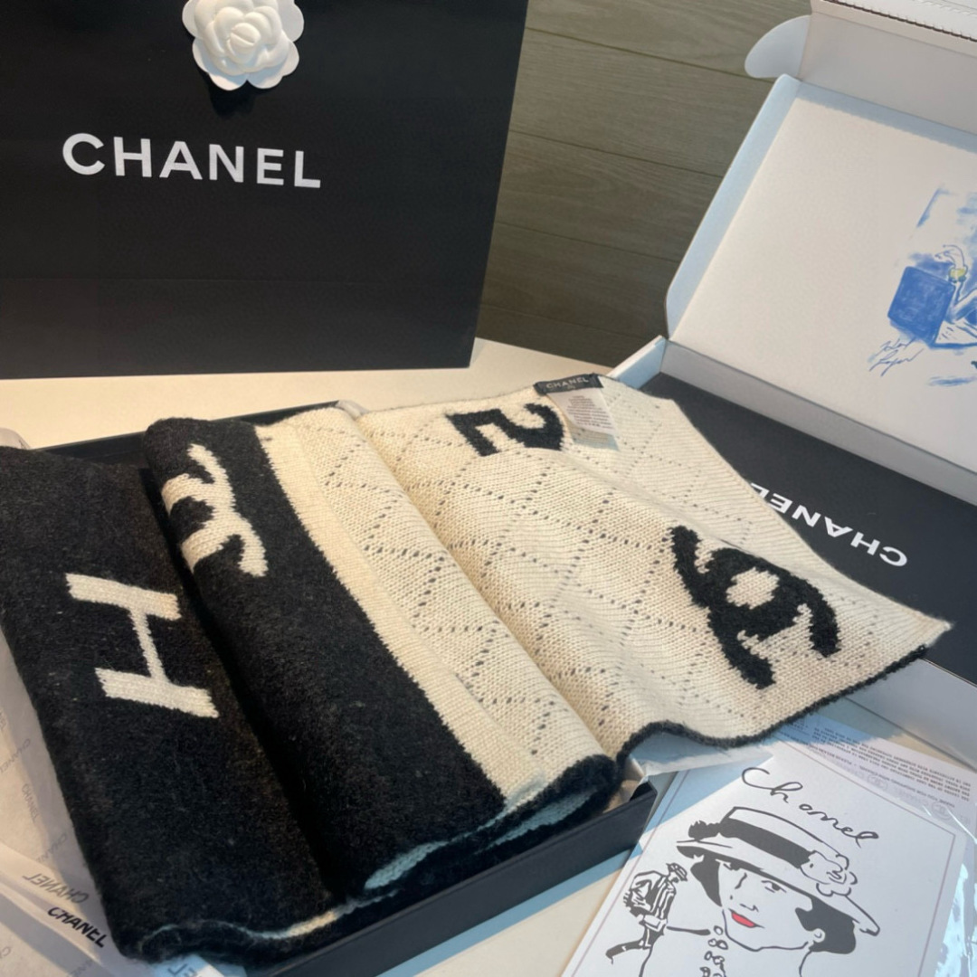 🆕 【▪Chanel · 香奈儿5号难得一见的针织单品，温柔配色，超级迷恋❗️气质低调恬静又不失优雅❗️