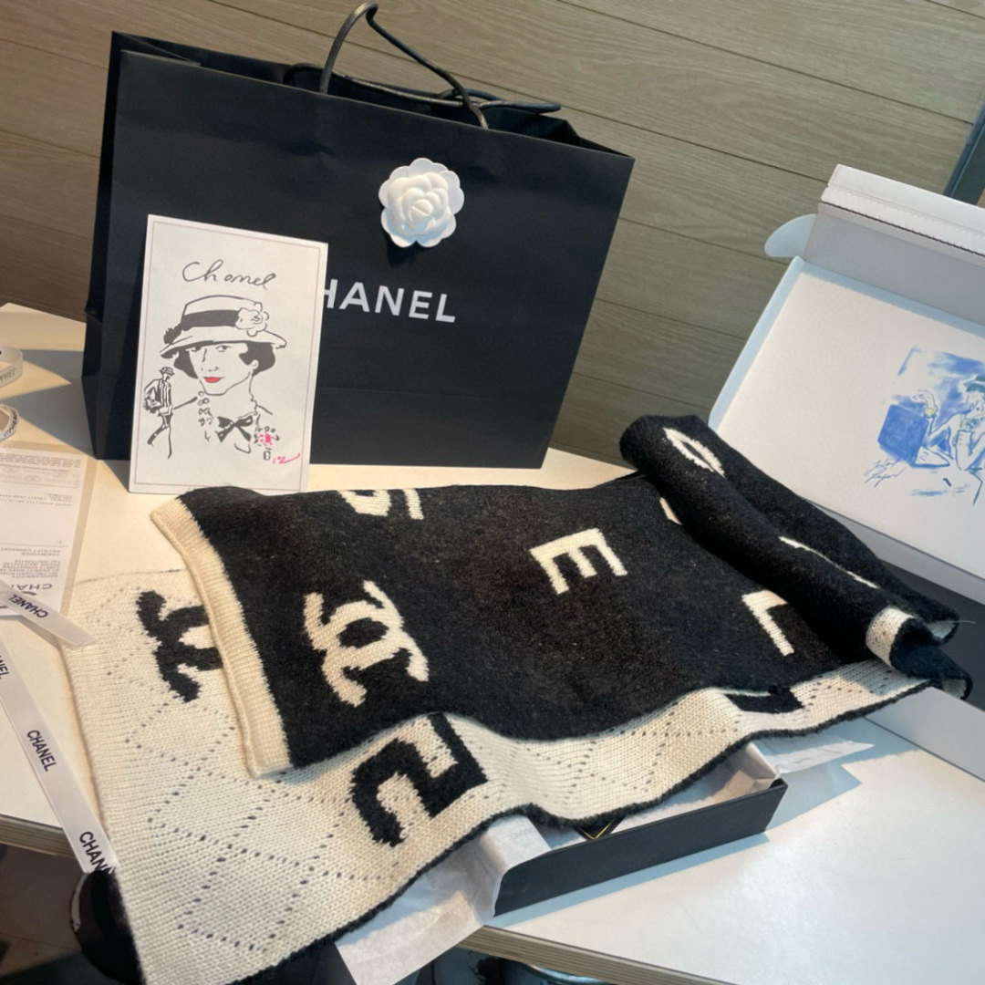 🆕 【▪Chanel · 香奈儿5号难得一见的针织单品，温柔配色，超级迷恋❗️气质低调恬静又不失优雅❗️
