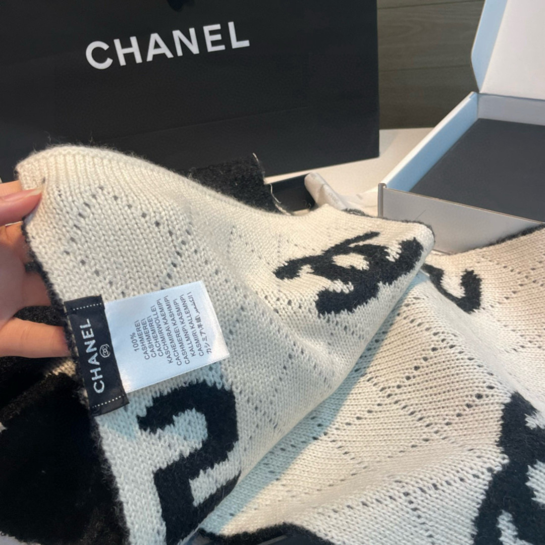 🆕 【▪Chanel · 香奈儿5号难得一见的针织单品，温柔配色，超级迷恋❗️气质低调恬静又不失优雅❗️