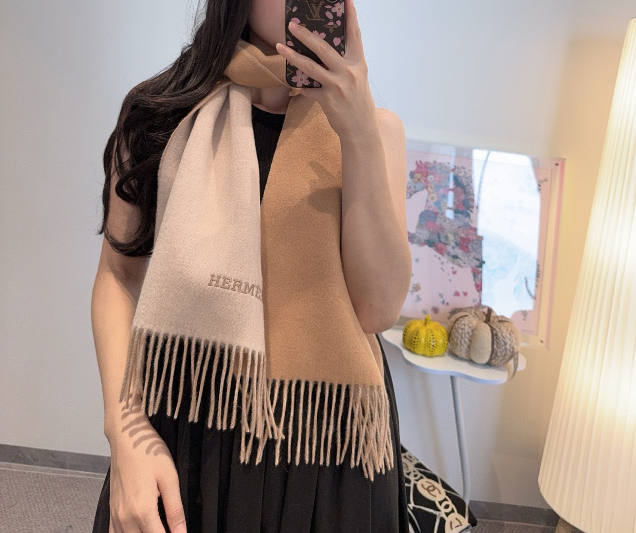 HERMFS【爱马仕】巴黎时装展双面羊绒围巾！采用蒙古高原细羊绒！手感满满地都是细腻的绒毛！这个价格绝对