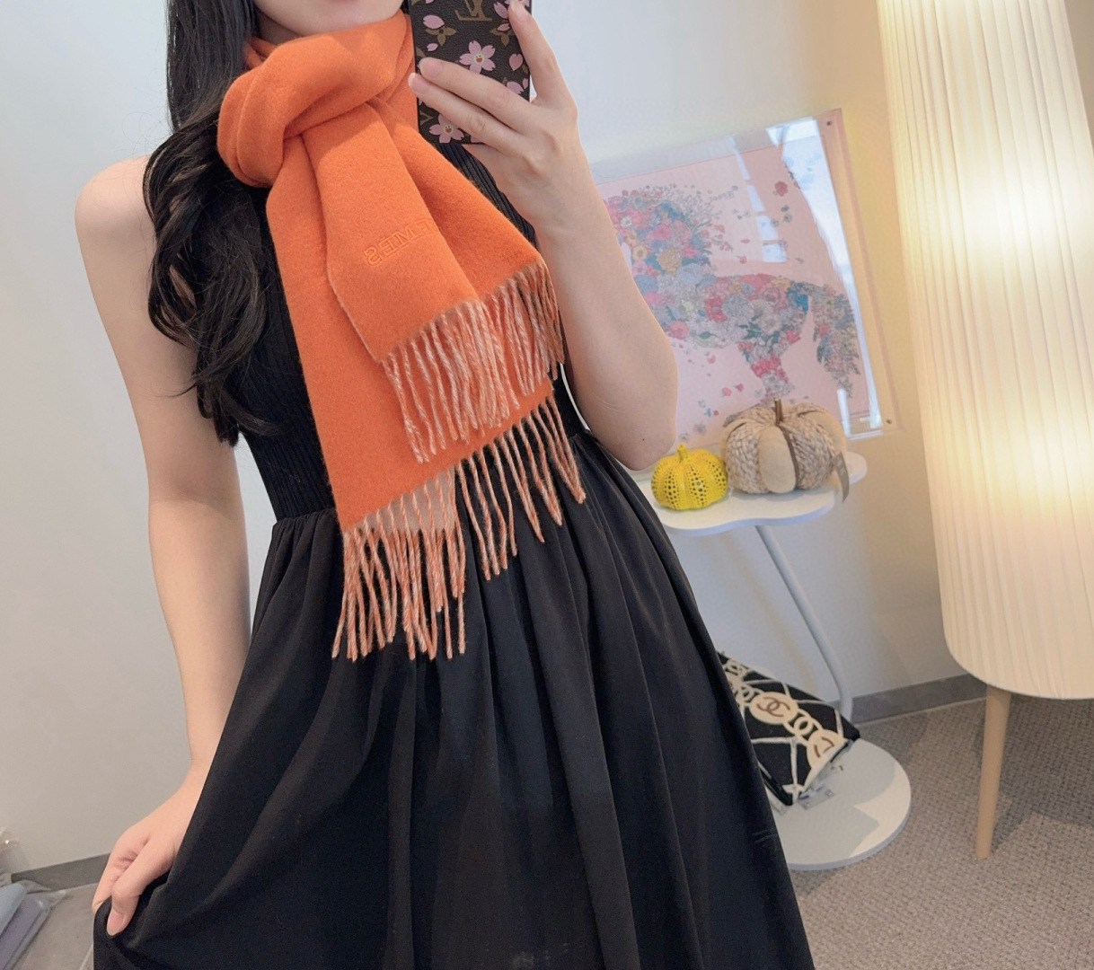 HERMFS【爱马仕】巴黎时装展双面羊绒围巾！采用蒙古高原细羊绒！手感满满地都是细腻的绒毛！这个价格绝对