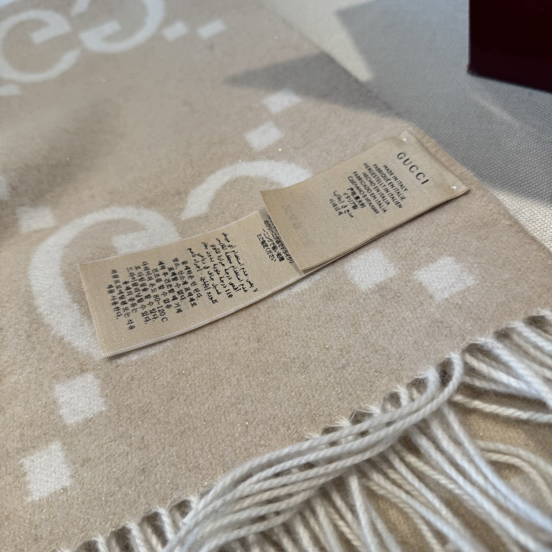 金丝版本Gucci重磅专柜最最新款，专柜售价7240的好货！就是喜欢Gucci这种调调！长在很多人喜欢这