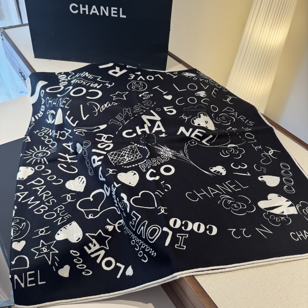 经典茶花优雅Coco风,Chanel最新丝绒大方巾~气质到骨子里,香奶奶新一季的面料超高级,真心超级柔软