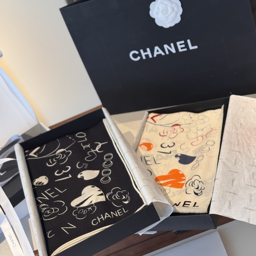 经典茶花优雅Coco风,Chanel最新丝绒大方巾~气质到骨子里,香奶奶新一季的面料超高级,真心超级柔软