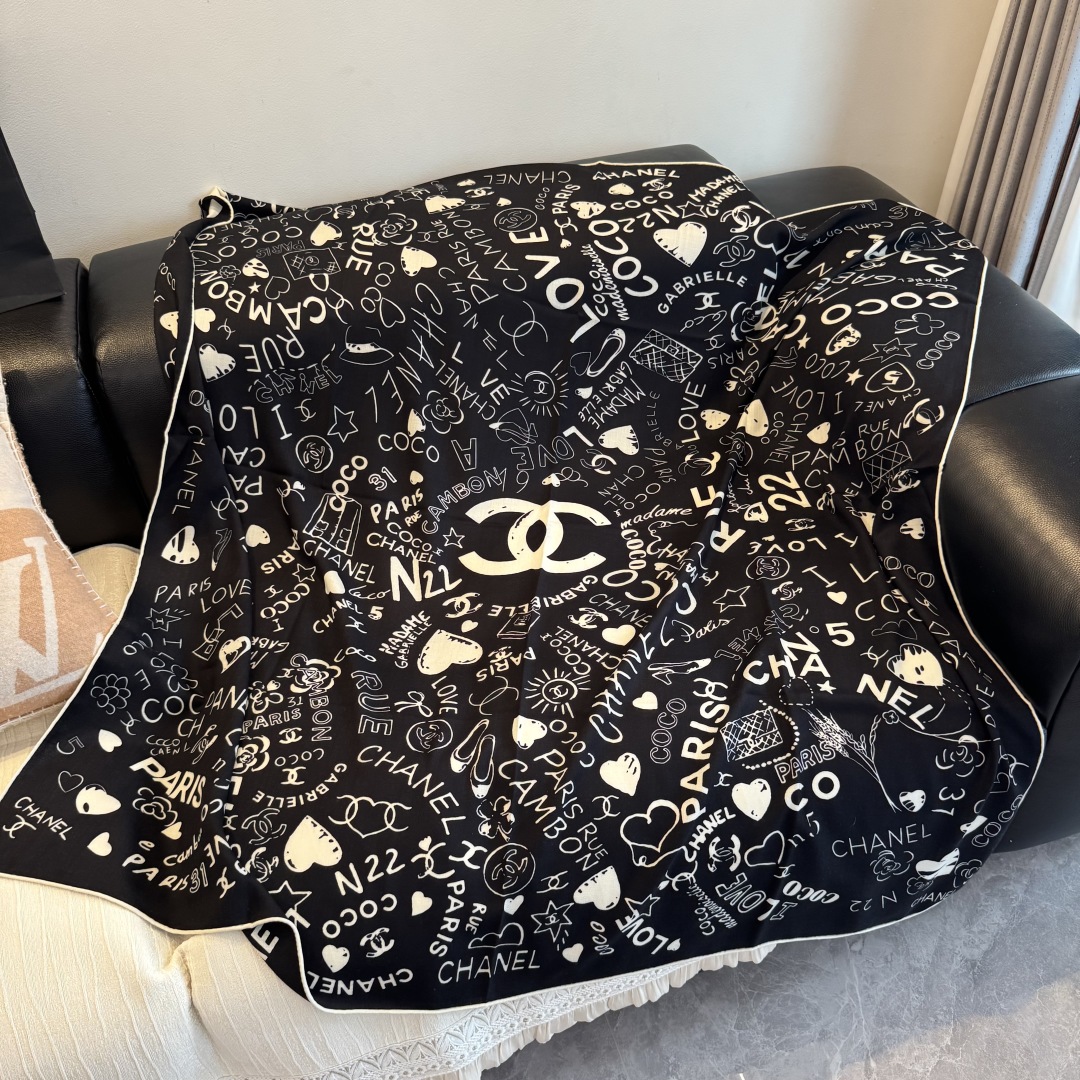 经典茶花优雅Coco风,Chanel最新丝绒大方巾~气质到骨子里,香奶奶新一季的面料超高级,真心超级柔软