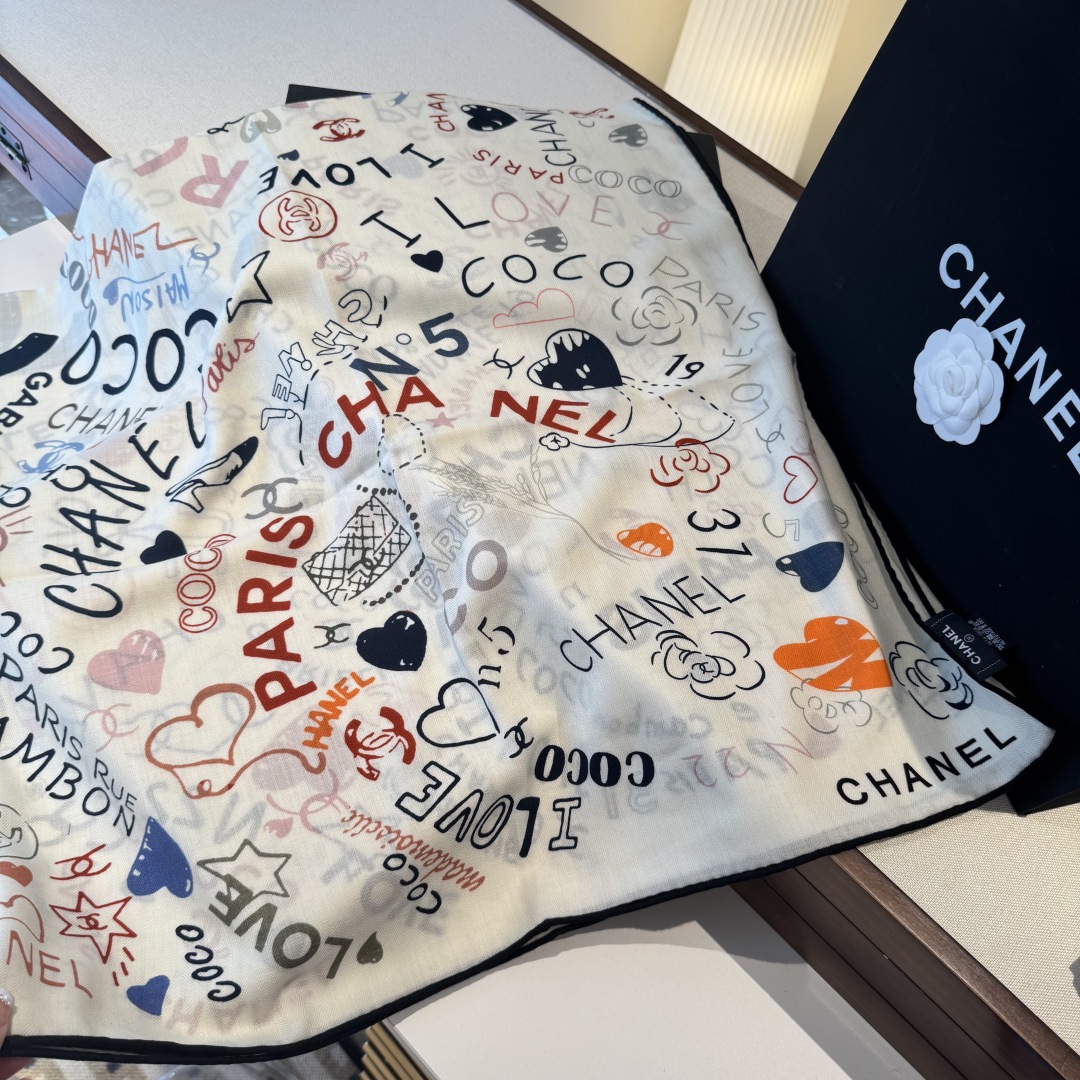 经典茶花优雅Coco风,Chanel最新丝绒大方巾~气质到骨子里,香奶奶新一季的面料超高级,真心超级柔软