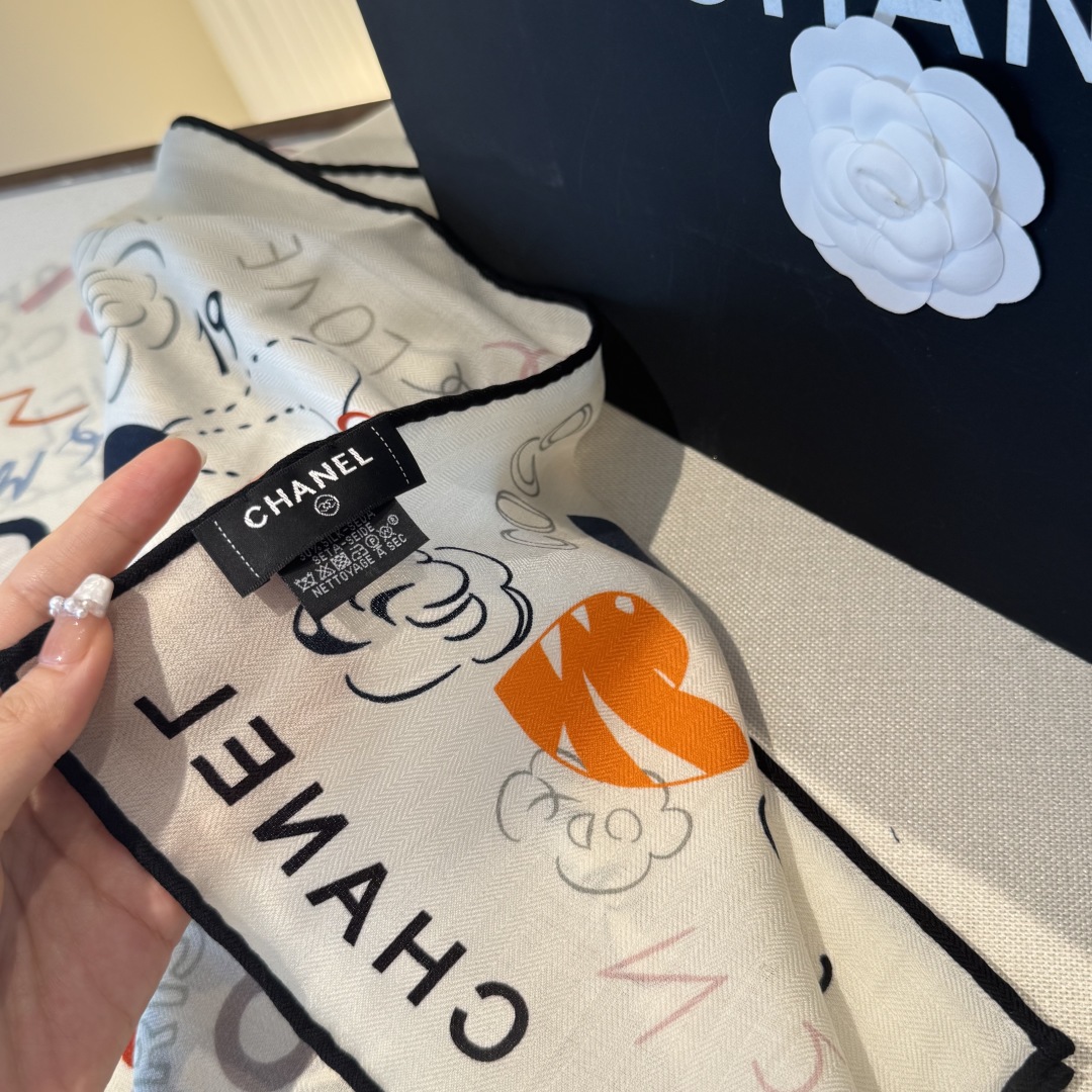 经典茶花优雅Coco风,Chanel最新丝绒大方巾~气质到骨子里,香奶奶新一季的面料超高级,真心超级柔软