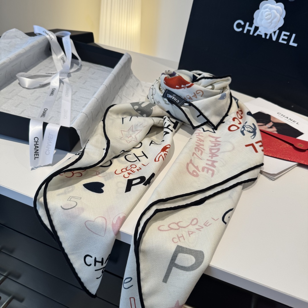 经典茶花优雅Coco风,Chanel最新丝绒大方巾~气质到骨子里,香奶奶新一季的面料超高级,真心超级柔软