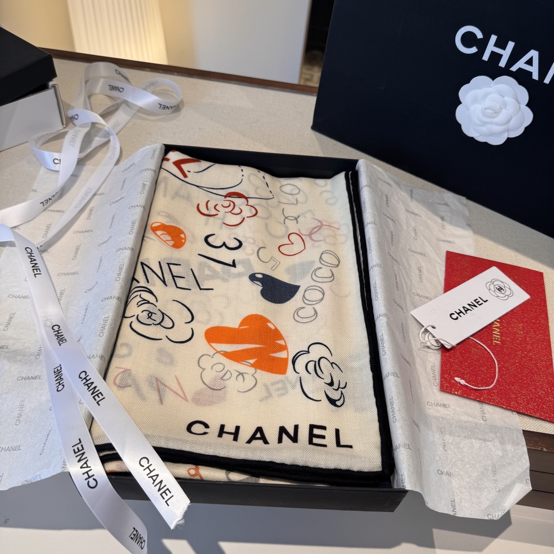 经典茶花优雅Coco风,Chanel最新丝绒大方巾~气质到骨子里,香奶奶新一季的面料超高级,真心超级柔软