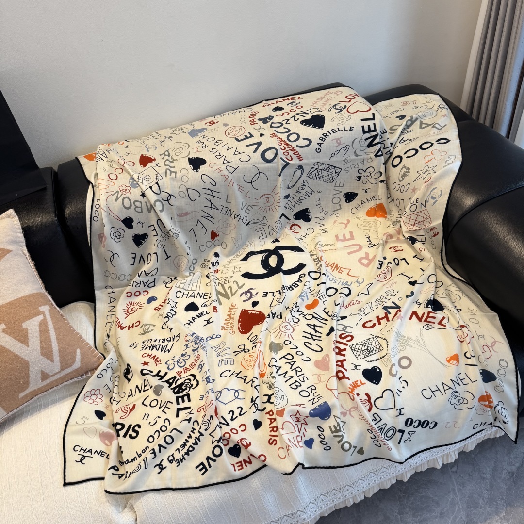 经典茶花优雅Coco风,Chanel最新丝绒大方巾~气质到骨子里,香奶奶新一季的面料超高级,真心超级柔软