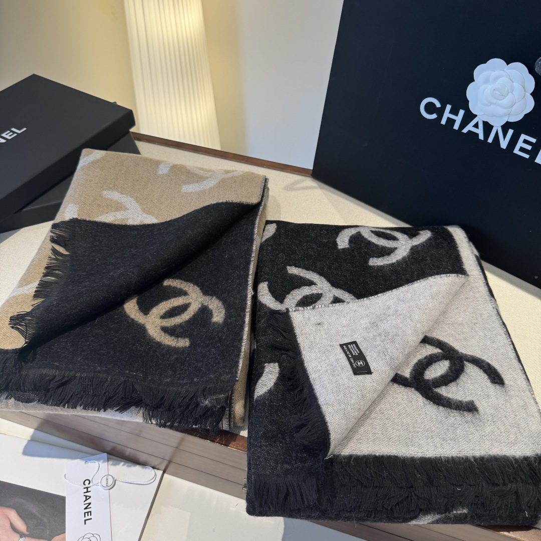 原单𝑪𝒉 50*200cm.100%山羊绒精选顶级山羊绒/绵羊毛/桑蚕丝，融合精湛工艺。触感细腻柔滑，轻