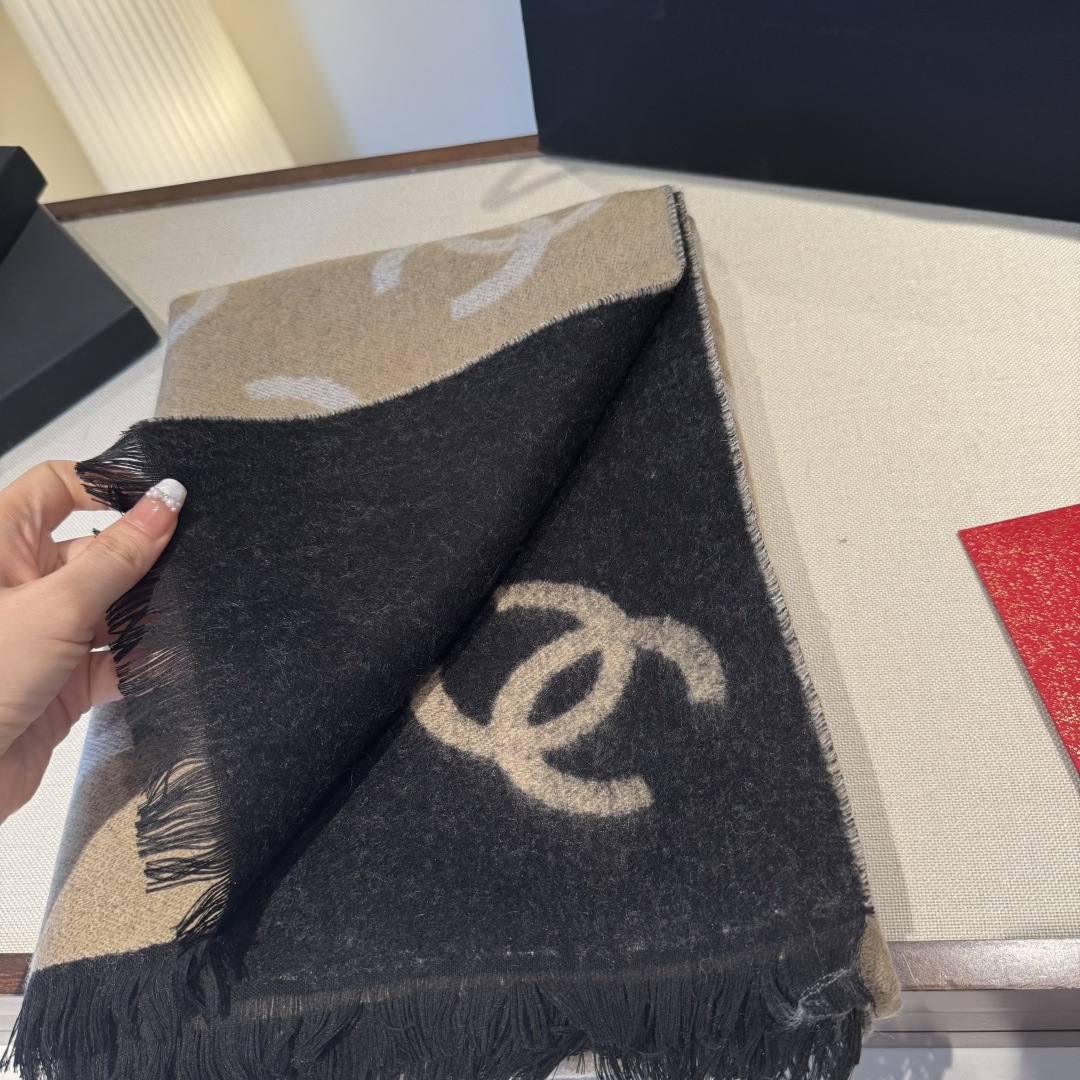 原单𝑪𝒉 50*200cm.100%山羊绒精选顶级山羊绒/绵羊毛/桑蚕丝，融合精湛工艺。触感细腻柔滑，轻