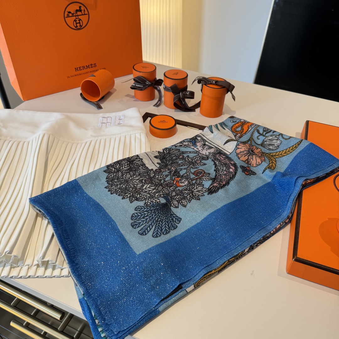 会发光发亮的围巾银丝羊绒长巾✨专柜同步‼️真心赞‼️驴家路易威登经典 Monogram 图案搭配彩色边框