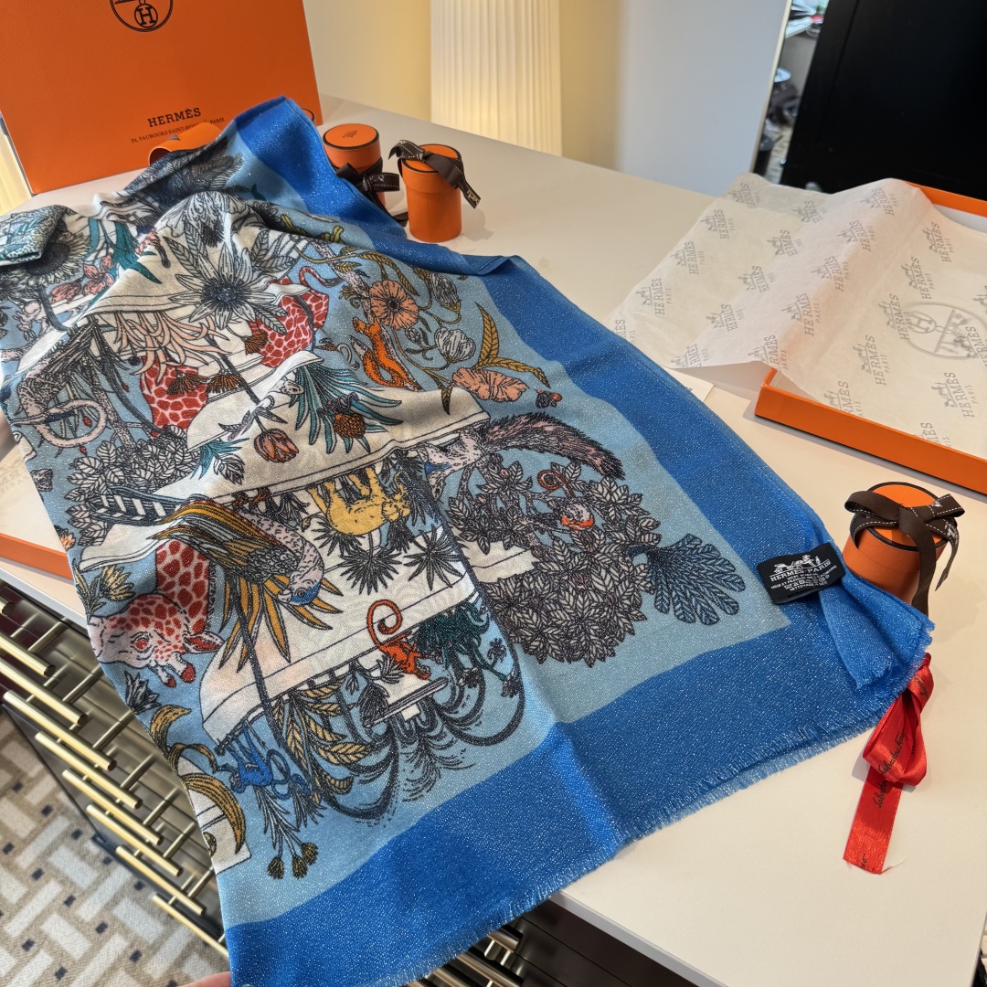 会发光发亮的围巾银丝羊绒长巾✨专柜同步‼️真心赞‼️驴家路易威登经典 Monogram 图案搭配彩色边框