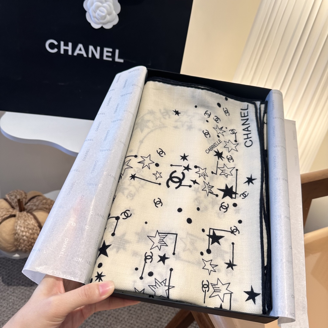 ✨✨【▪️ 优雅型格！这份魅力绝对是艺术大师级才能创作的一线水准❗️】太佩服Chanel这位设计师了，出