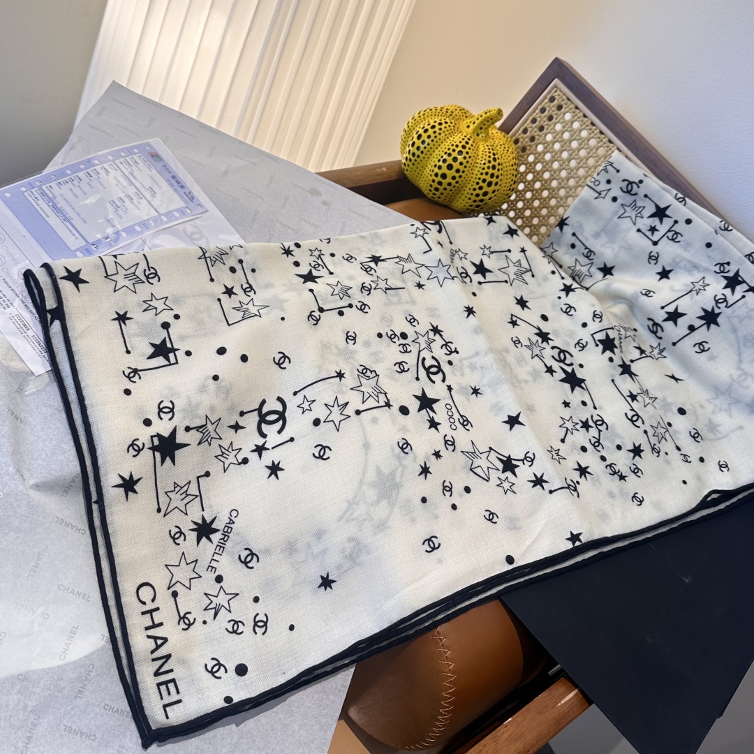 ✨✨【▪️ 优雅型格！这份魅力绝对是艺术大师级才能创作的一线水准❗️】太佩服Chanel这位设计师了，出