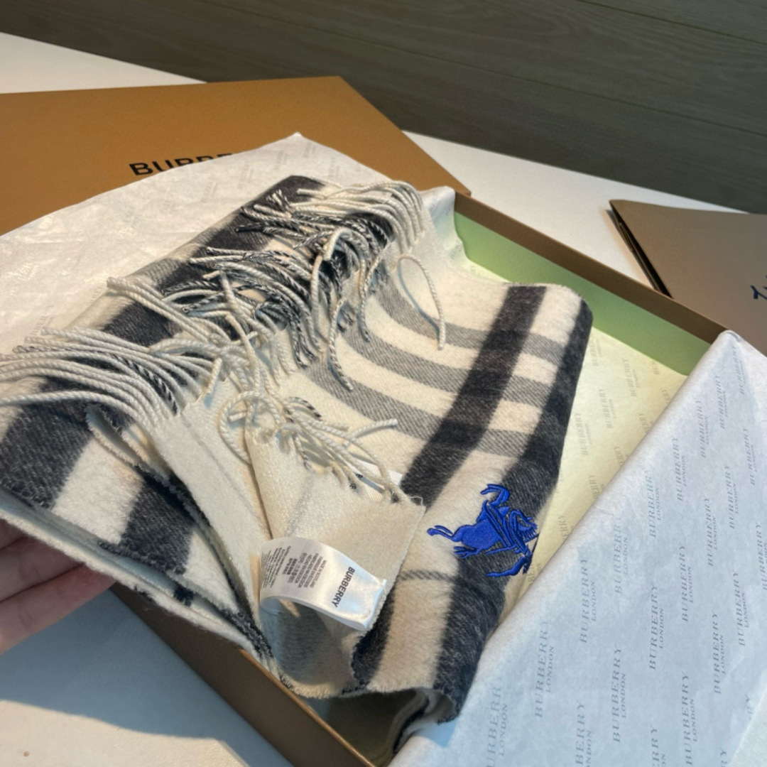 💨顶级高端货现货发行⚠️🎀💟巴宝莉专柜超爆万年款✨【经典长巾】羊绒围巾✨品质手感好到不行‼️100%顶级