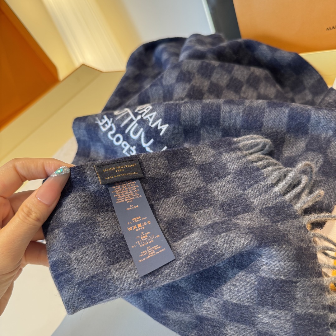 ❗️好看的要疯掉了，太有型太有魅力了❗️不得不佩服LV今年的设计师，把LV经典棋盘格元素再一次盘活了，让