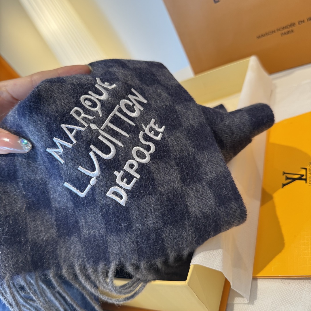 ❗️好看的要疯掉了，太有型太有魅力了❗️不得不佩服LV今年的设计师，把LV经典棋盘格元素再一次盘活了，让